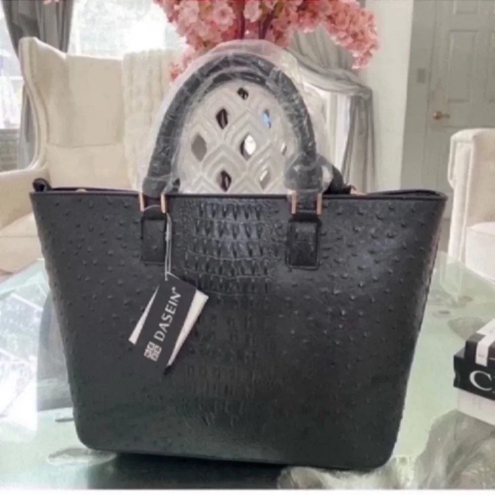New Pattern Tote with Matching Wallet - Picture 10 of 14